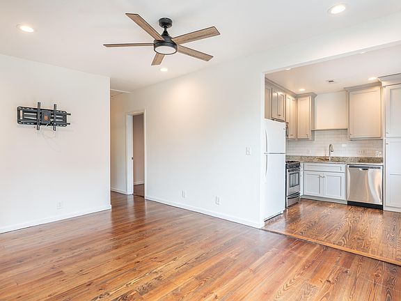3rd image of 14 Boyer Ct