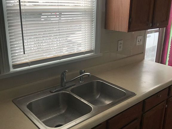 4th image of 115 S Beverly Ave