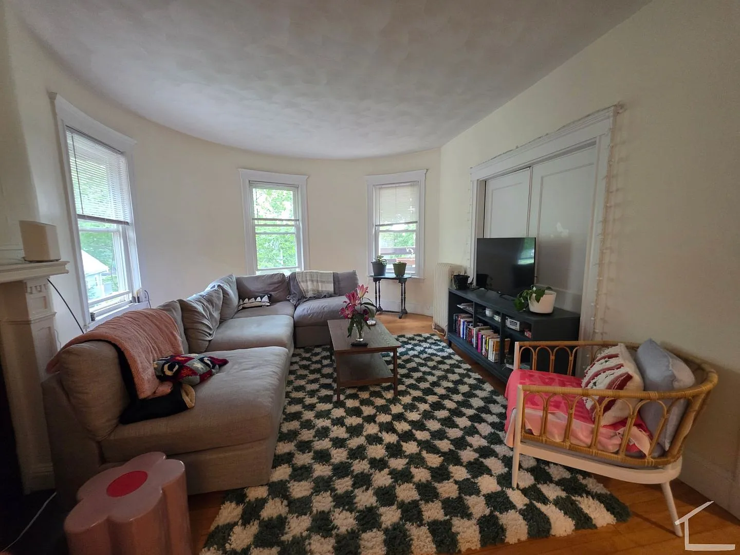 Spacious Modern Brookline 3 Bed Unit Available 9/1/26 — Photo 2
