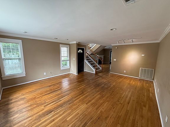 3rd image of 2262 Oak Glenn Cir