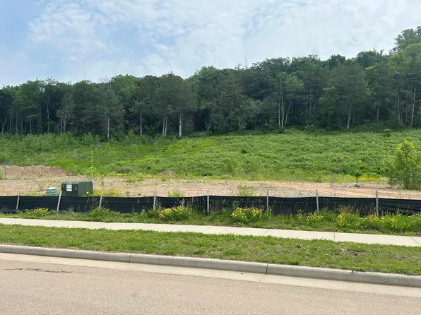 2412 Simply Living Ln, Hudson, WI 54016