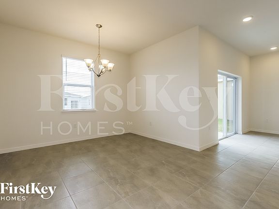 5th image of 527 Crown Rose Dr
