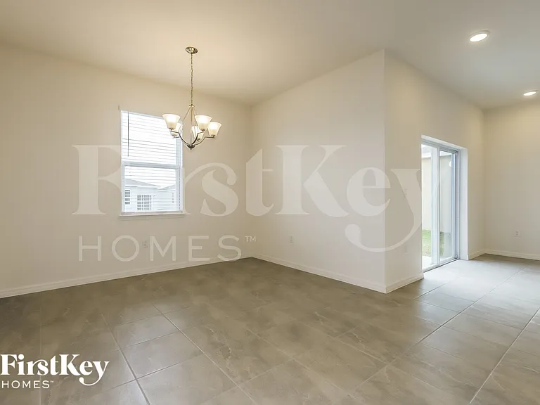 527 Crown Rose Dr — Photo 5