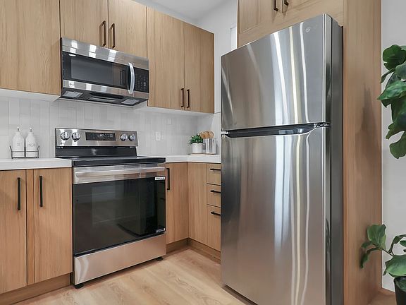 5th image of 51480 Desert Club Dr #202