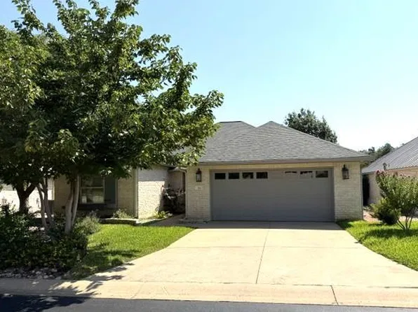114 W Creekview Dr, Fredericksburg, TX 78624