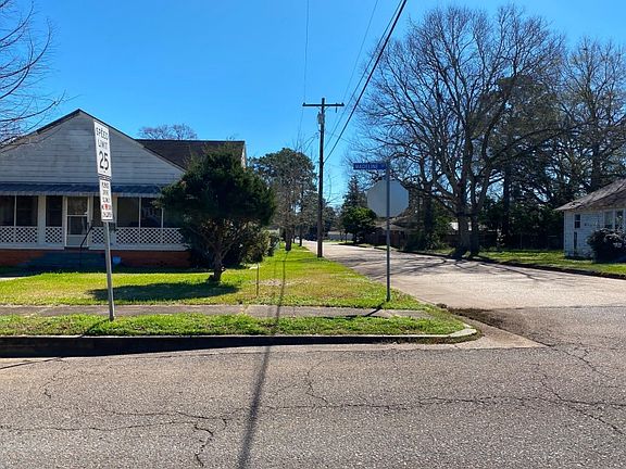 4th image of 2329 Madeline St