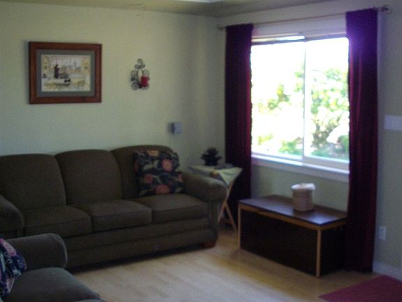 Polished floors, beautiful windows, coved ceiling and recessed lighting.