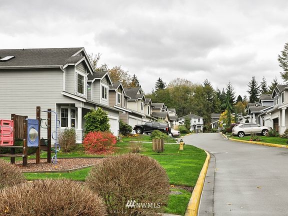 3rd image of 4622 158th Place SW #13