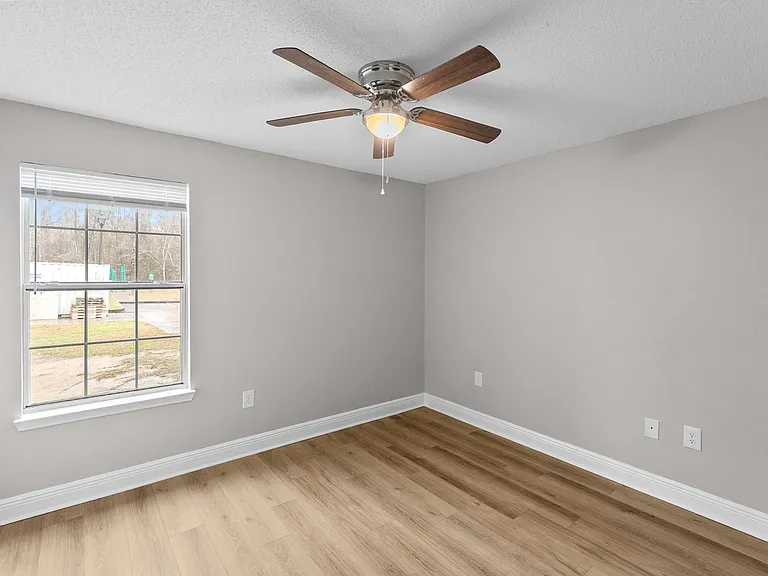 Pebble Creek Apartments — Photo 19