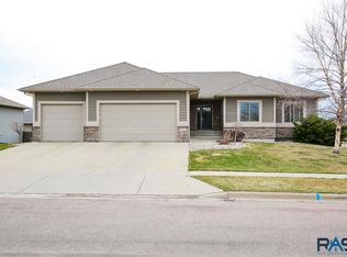 8216 S Copper Ridge Rd, Sioux Falls, SD 57108