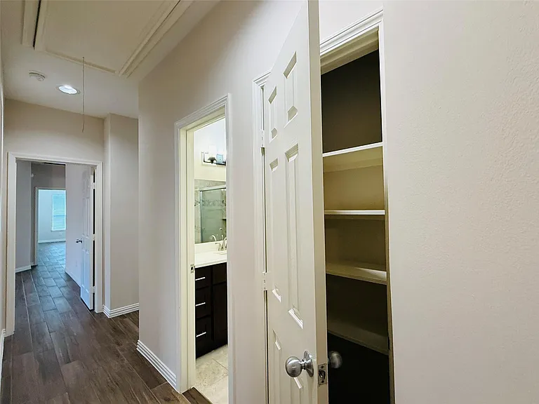 5222 Hanneck Valley Ln — Photo 32