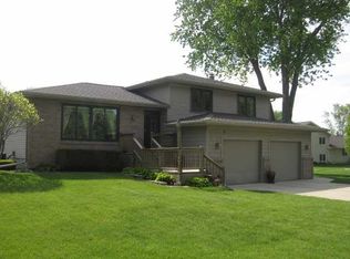 3619 Carlton Dr, Cedar Falls, IA 50613