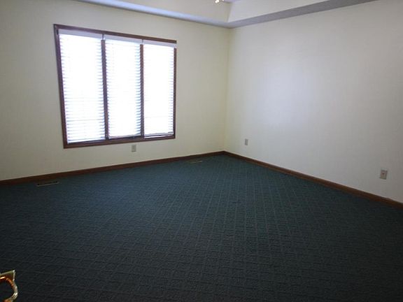4th image of 103 S County Road 525 W