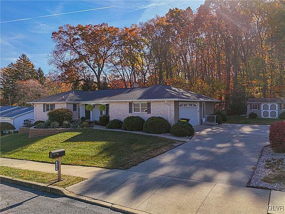 3rd image of 980 Hillcrest Dr S