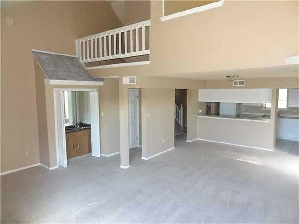 86 Stanton Hall Dr — Photo 2