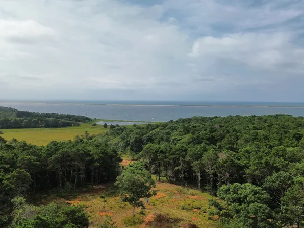 2 Quammox Rd, Edgartown, MA 02539