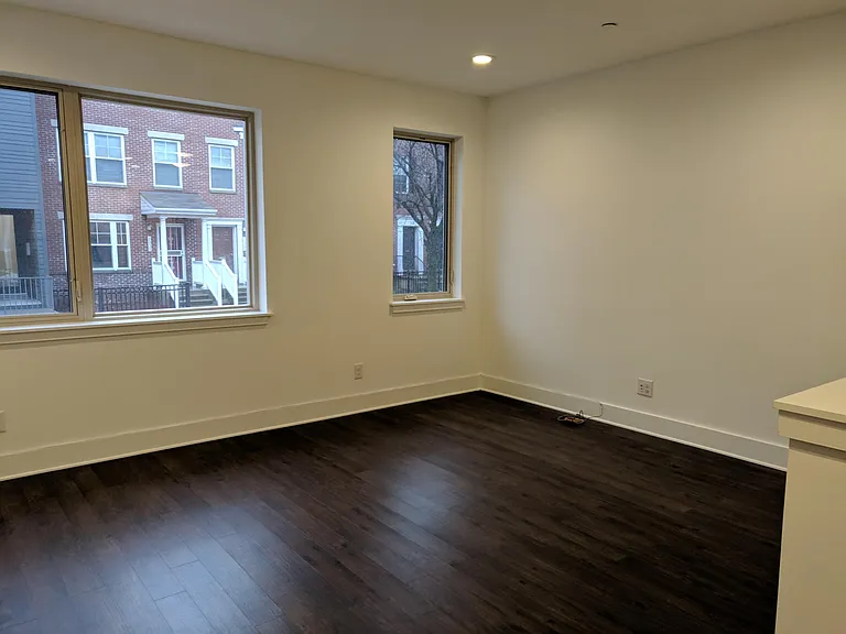 1327 N Franklin St #1 — Photo 4