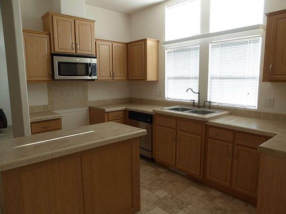 5th image of 32524 Randall St