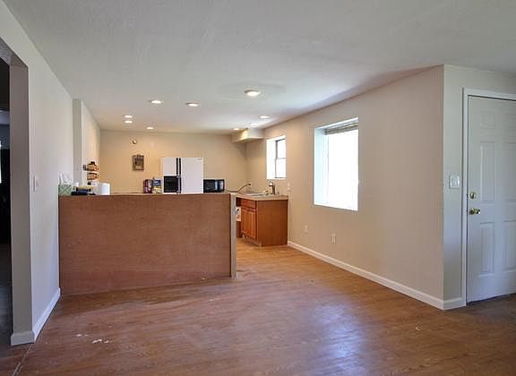 4th image of 317 W 12th Ave