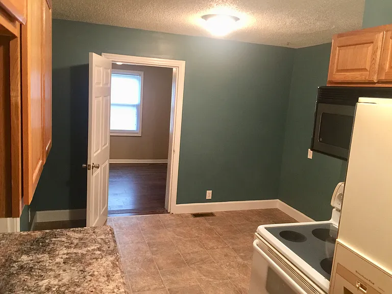 902 Gibson Dr — Photo 9