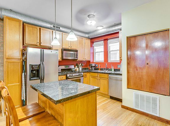 5th image of 1633 W Pratt Blvd APT 1N