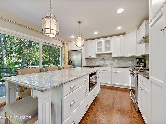 4th image of 3637 Saratoga Ave