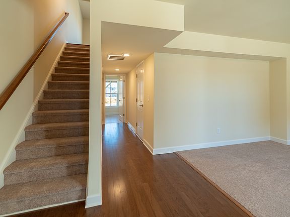 5th image of 117 Broad St