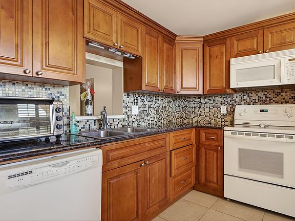 4th image of 2003 Granada Drive #L4