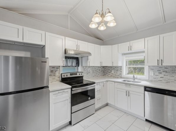 33 Hillside Ave