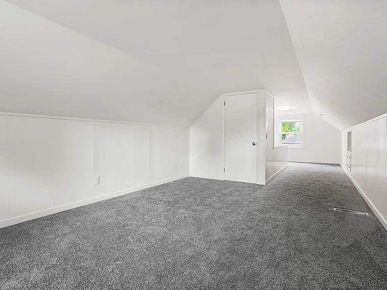 1000 Glenmore Ave — Photo 5