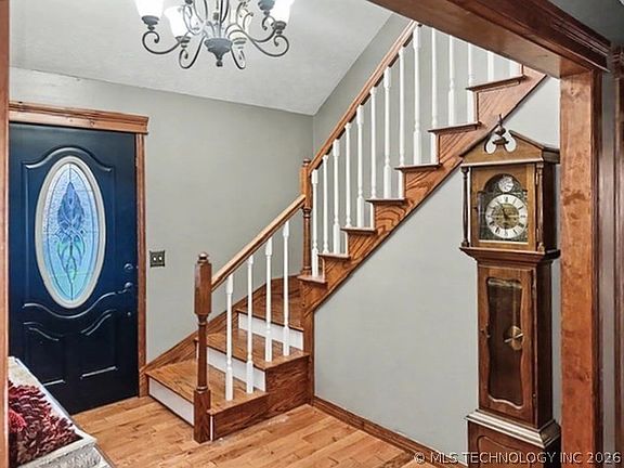 4th image of 378 Crestwood Dr