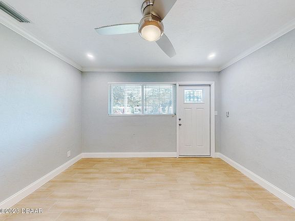 4th image of 820 E 10th Ave