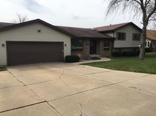 894 Iroquois Cir, Baraboo, WI 53913