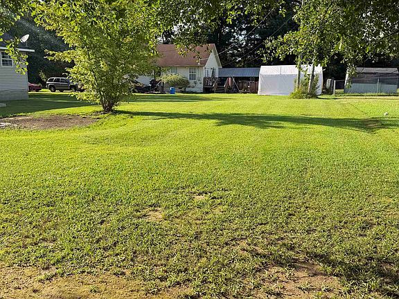 5th image of 406 Meadow Creek Dr NE