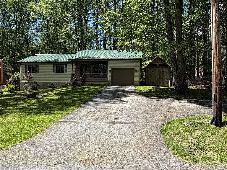 467 Hastings Rd — Photo 1
