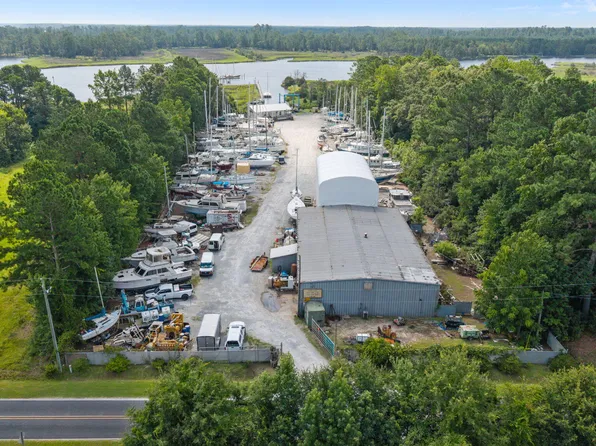 1038 Chinchilla Dr, Bayboro, NC 28515