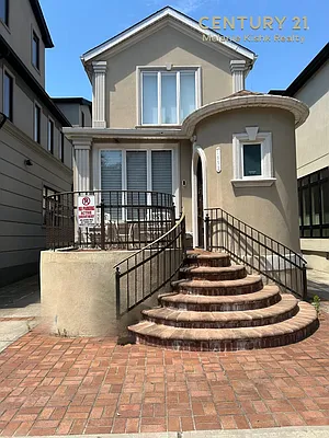 Sold by Century 21 Melanie Kishk Realty | media 10