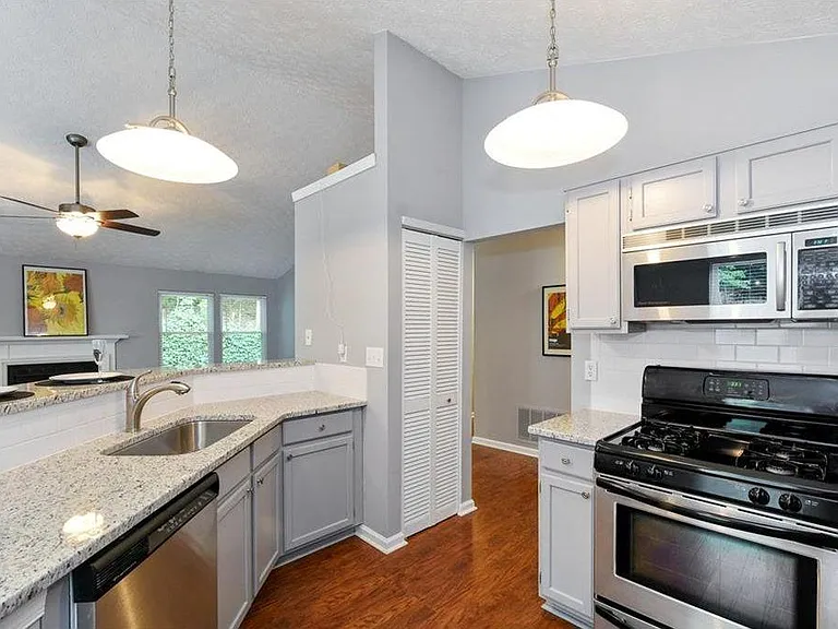 10500 Summer Creek Dr — Photo 9