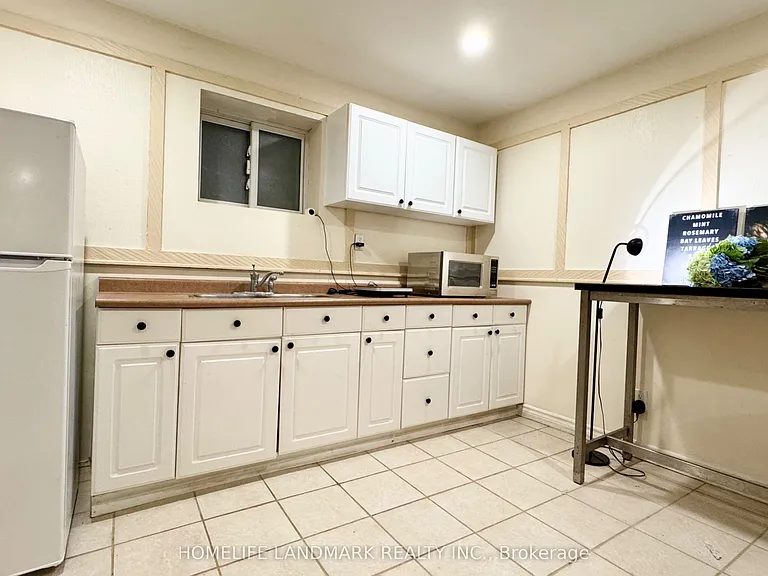 29 W Borough St #BASEMENT — Photo 2