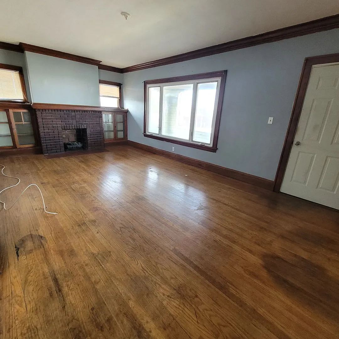 5273 Pearl Rd — Photo 2