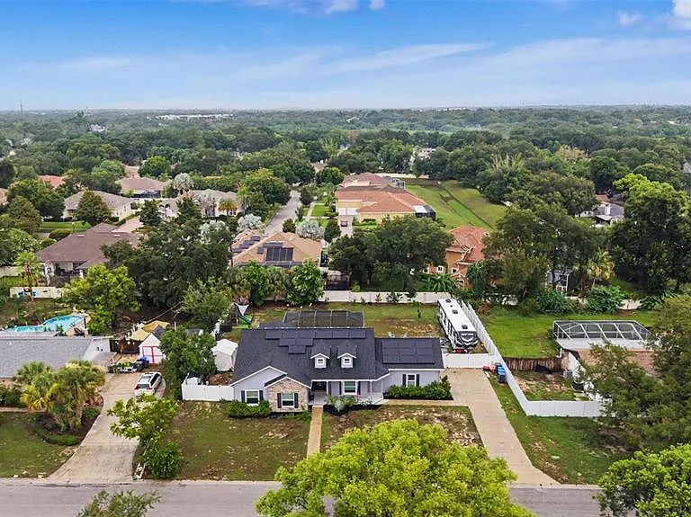 606 Royal Crest Dr — Photo 40