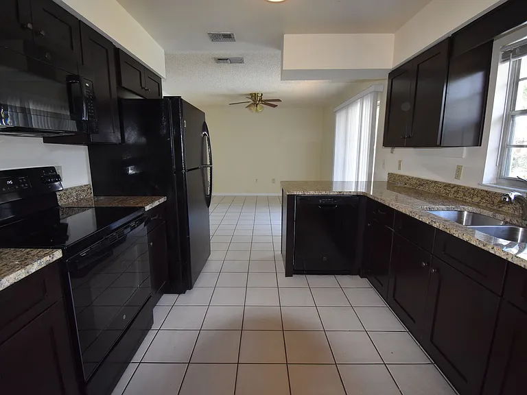 1039 Branchwood Dr — Photo 6