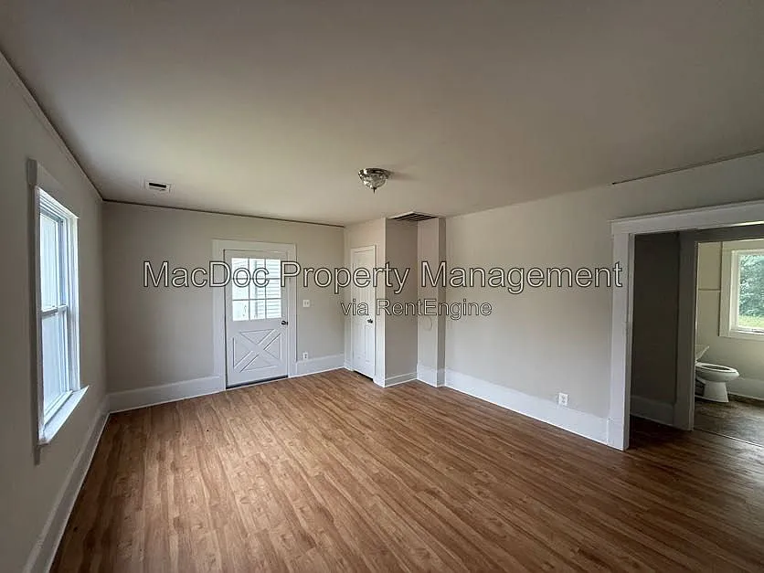 2 bed, 1.0 bath, 720 sqft, $1,795 — Photo 2