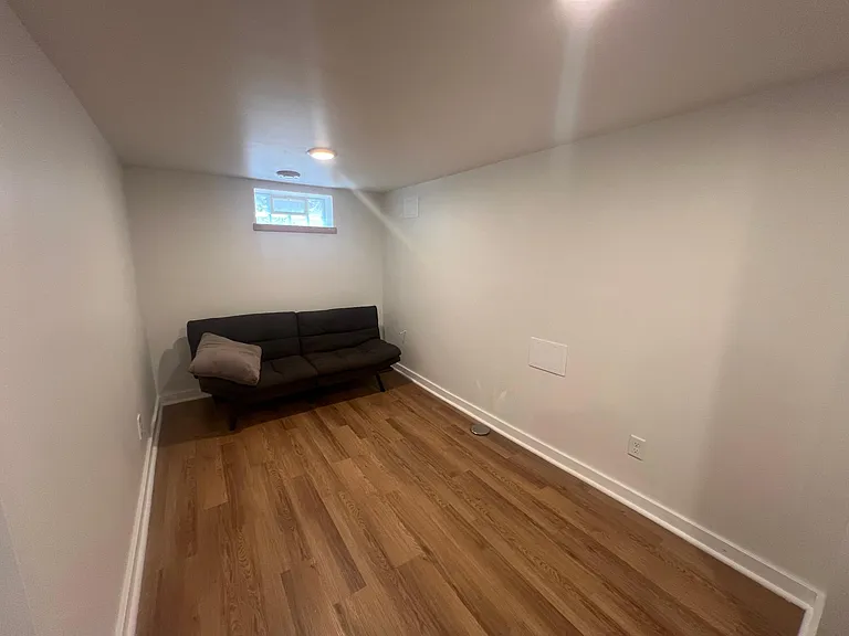 1876 Chelton Ave W — Photo 15