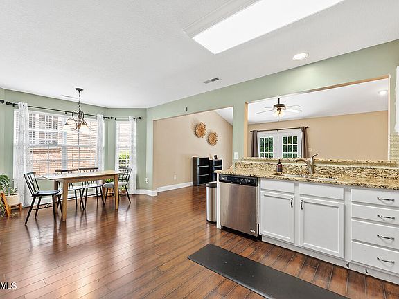 5th image of 6954 La Christa Way
