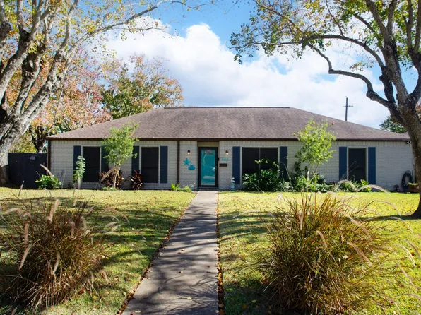 1846 Acacia Cir, Freeport, TX 77541