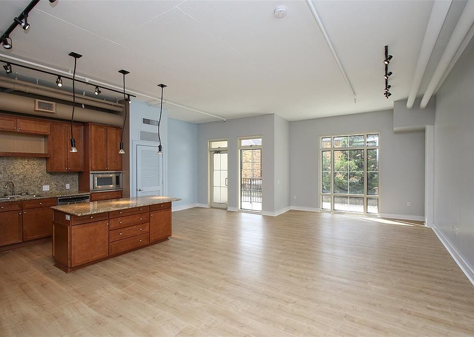 1st image of 1616 Fountain View Dr APT 205