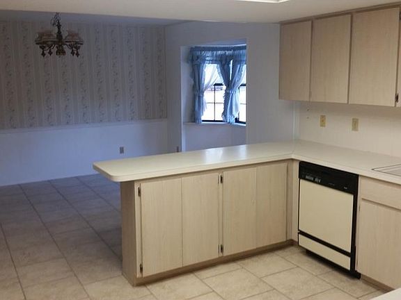 5th image of 1547 N Wintergreen Ter