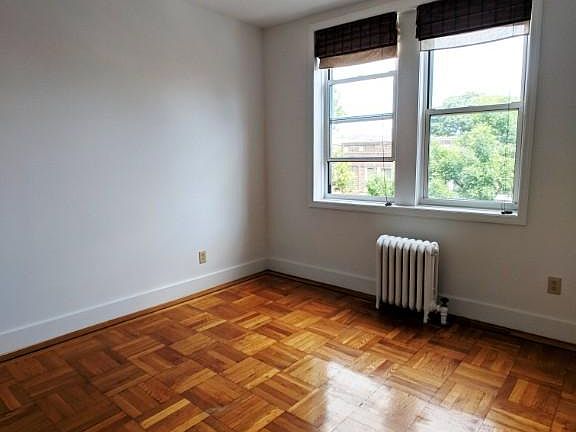 4th image of 3022 35th St #4D