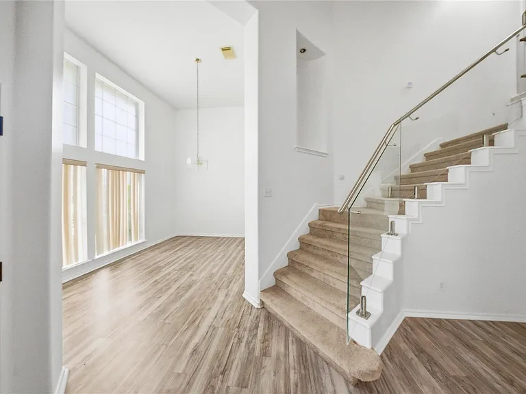 2415 Mills Creek Dr — Photo 5